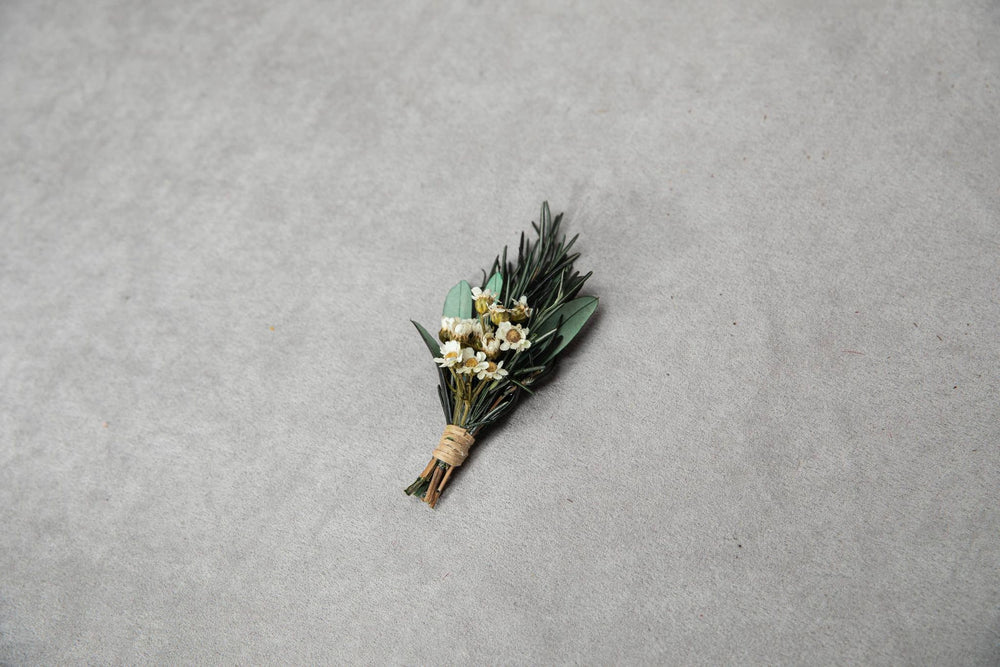 Greenery Groom Boutonniere: Olive Leaves, Rosemary, Dried Flowers – handmade floral hair accessory by magaela