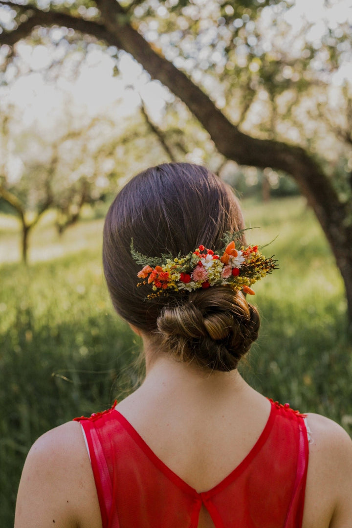 Dried Flower Hair Comb: Bridal Meadow Wedding Headpiece – handmade floral hair accessory by magaela