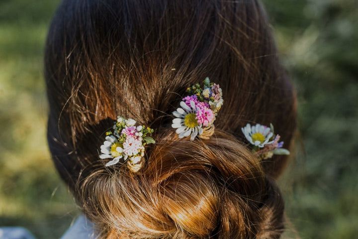 Meadow Daisy Hair Pins: Pastel Pink Floral Wedding Accessories – handmade floral hair accessory by magaela