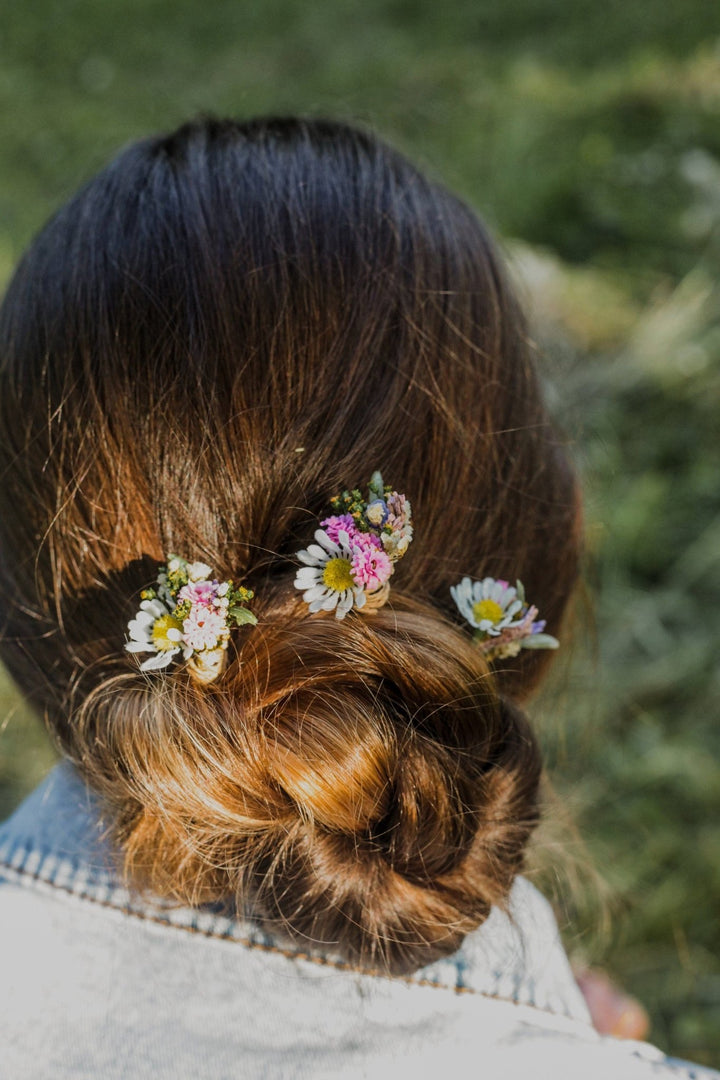 Meadow Daisy Hair Pins: Pastel Pink Floral Wedding Accessories – handmade floral hair accessory by magaela