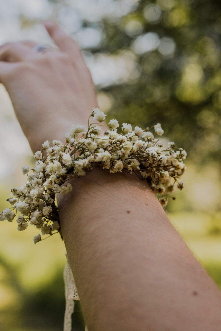 Ivory Baby's Breath Flower Bracelet: Natural Bridal Jewelry – handmade floral hair accessory by magaela