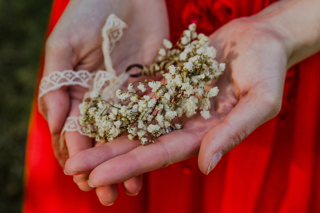 Ivory Baby's Breath Flower Bracelet: Natural Bridal Jewelry – handmade floral hair accessory by magaela