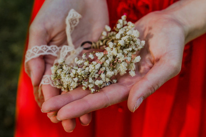 Ivory Baby's Breath Flower Bracelet: Natural Bridal Jewelry – handmade floral hair accessory by magaela