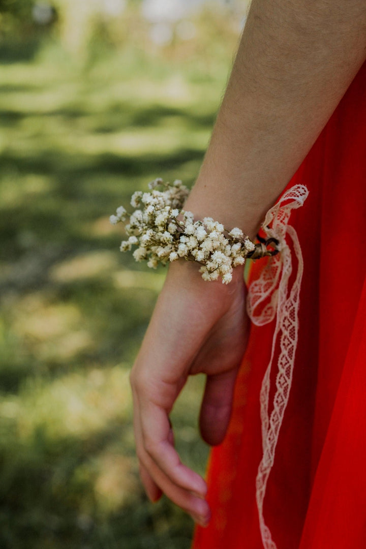 Ivory Baby's Breath Flower Bracelet: Natural Bridal Jewelry – handmade floral hair accessory by magaela