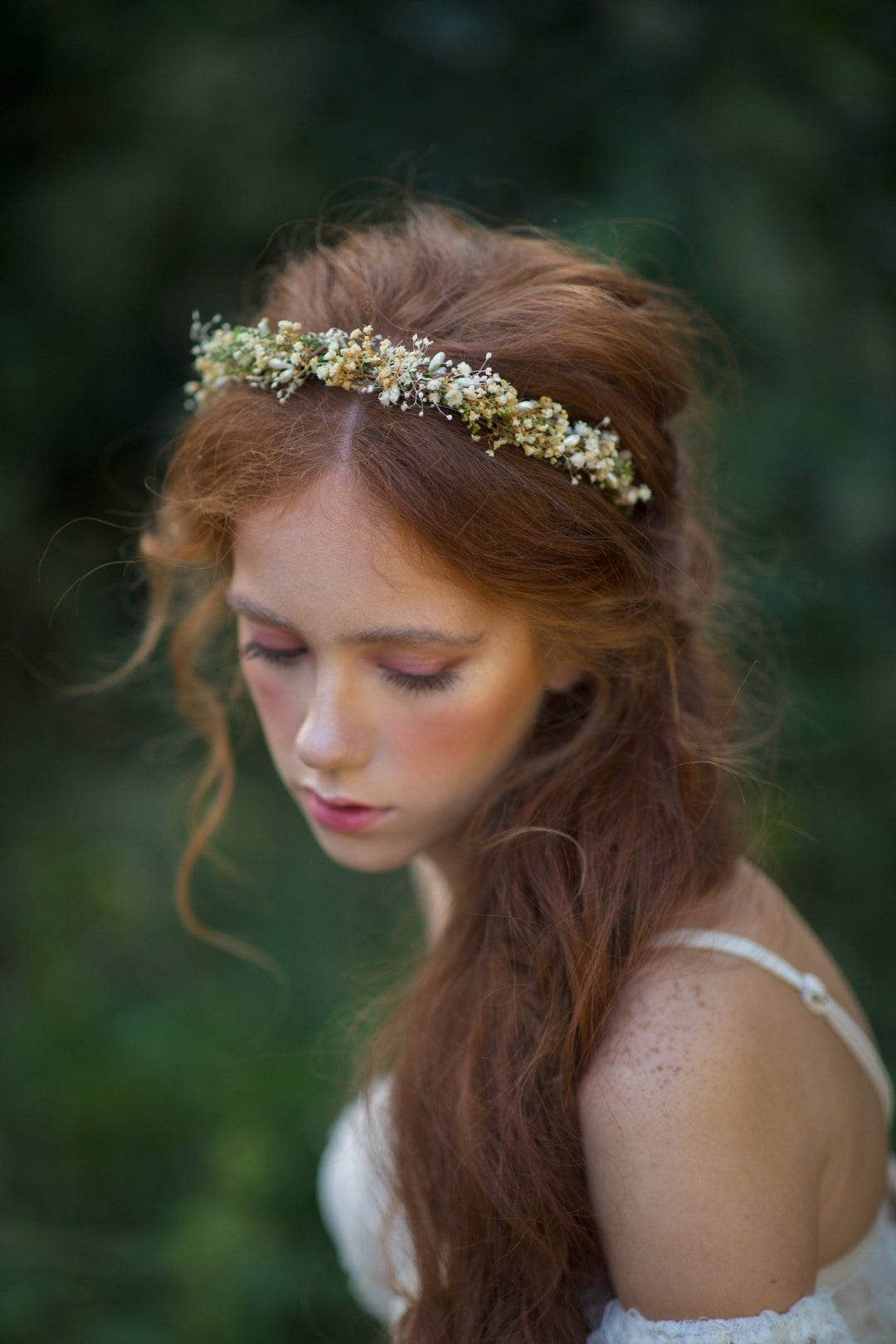 Beige Dried Flower Headband: Rustic Gypsophila Wedding Hairpiece – handmade floral hair accessory by magaela