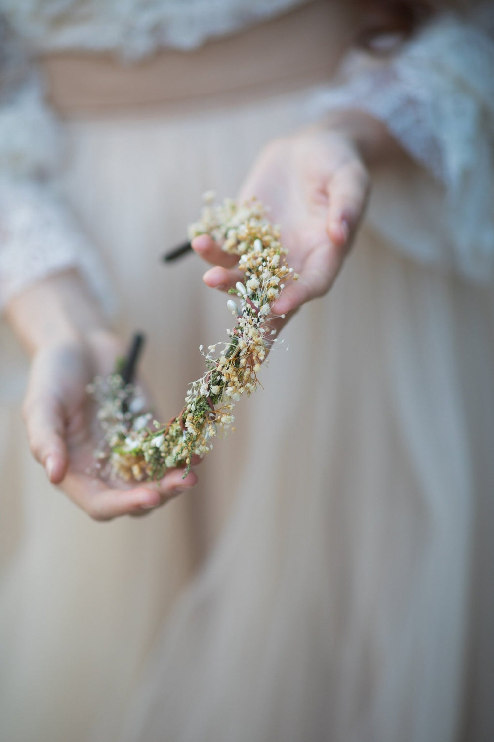 Beige Dried Flower Headband: Rustic Gypsophila Wedding Hairpiece – handmade floral hair accessory by magaela