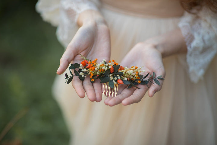 Autumn Flower Hair Comb: Preserved Eucalyptus & Baby's Breath Wedding Accessory – handmade floral hair accessory by magaela