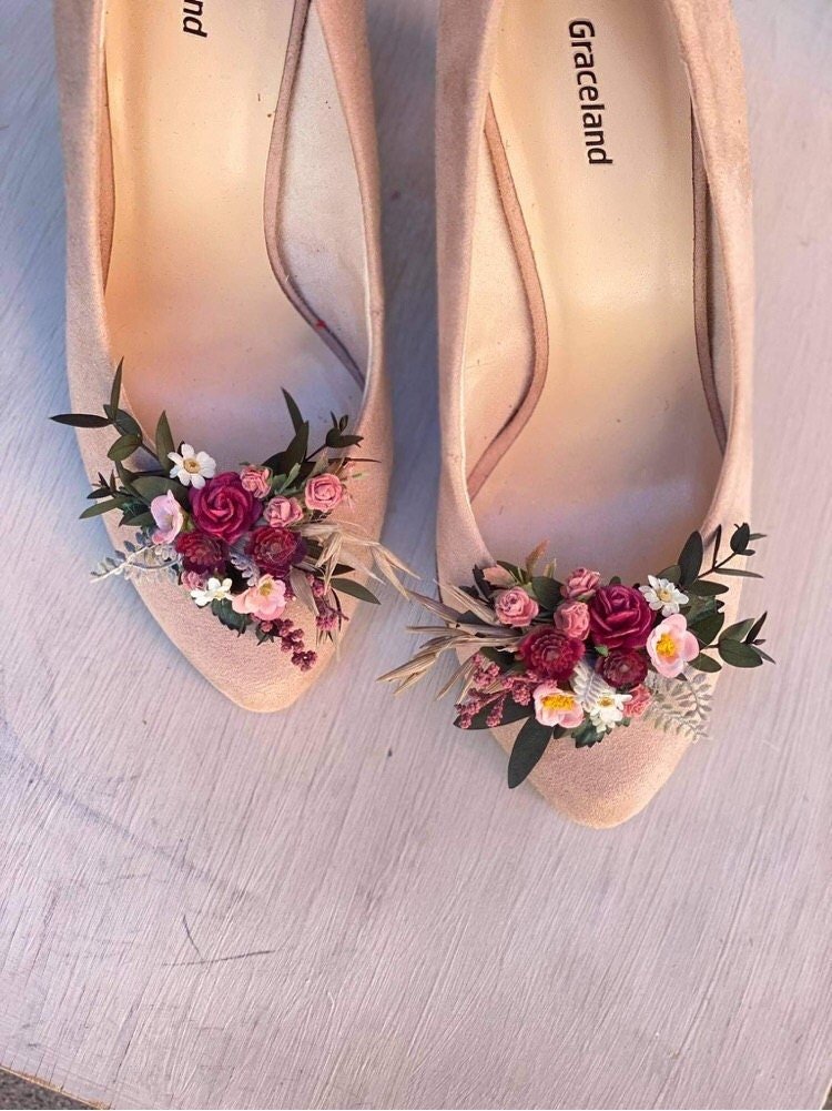 Handmade Flower Shoe Clips: Romantic Bridal Accessory – handmade floral hair accessory by magaela