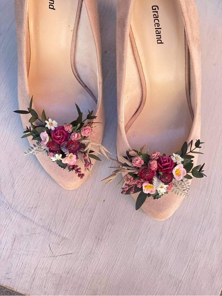 Handmade Flower Shoe Clips: Romantic Bridal Accessory – handmade floral hair accessory by magaela