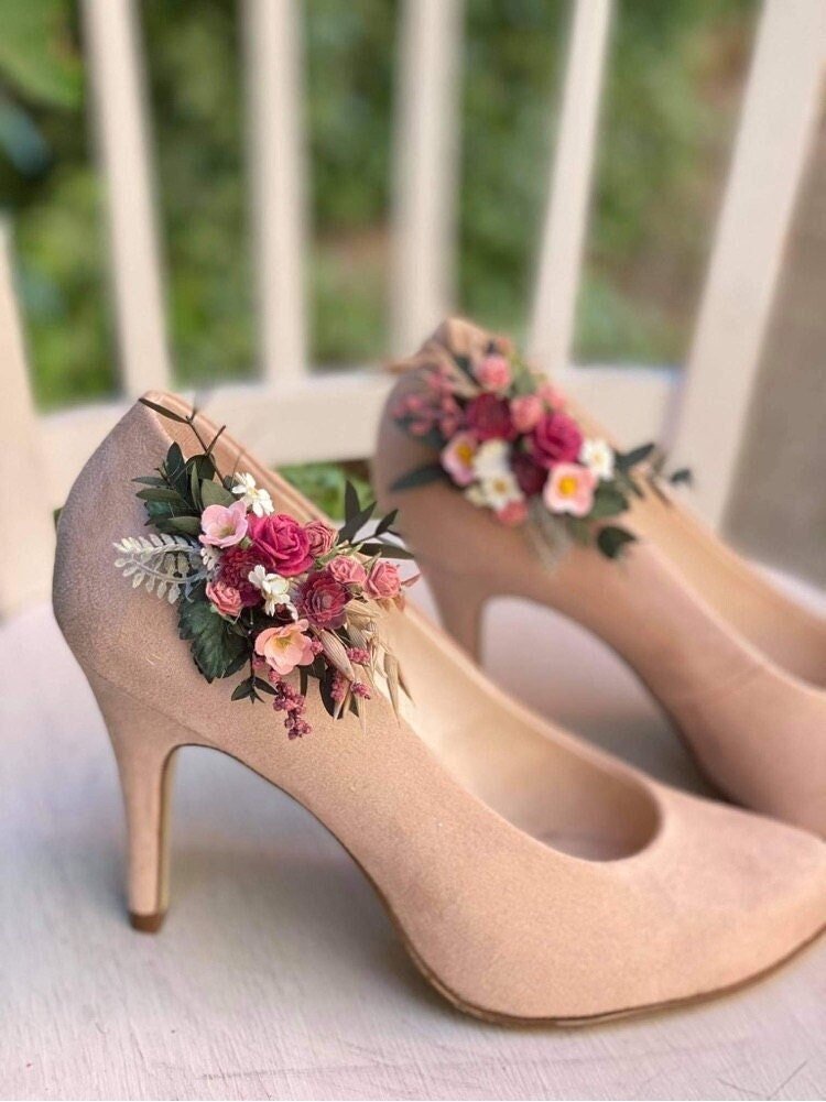 Handmade Flower Shoe Clips: Romantic Bridal Accessory – handmade floral hair accessory by magaela