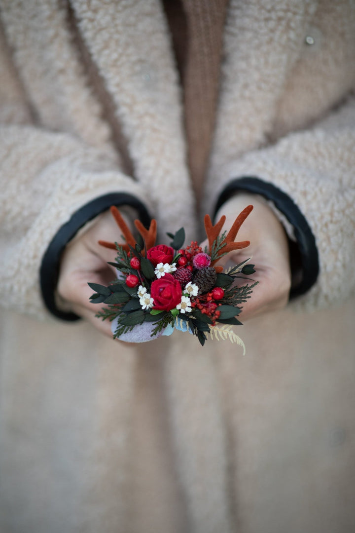 Winter Floral Reindeer Brooch: Woodland Berries & Antlers – handmade floral hair accessory by magaela