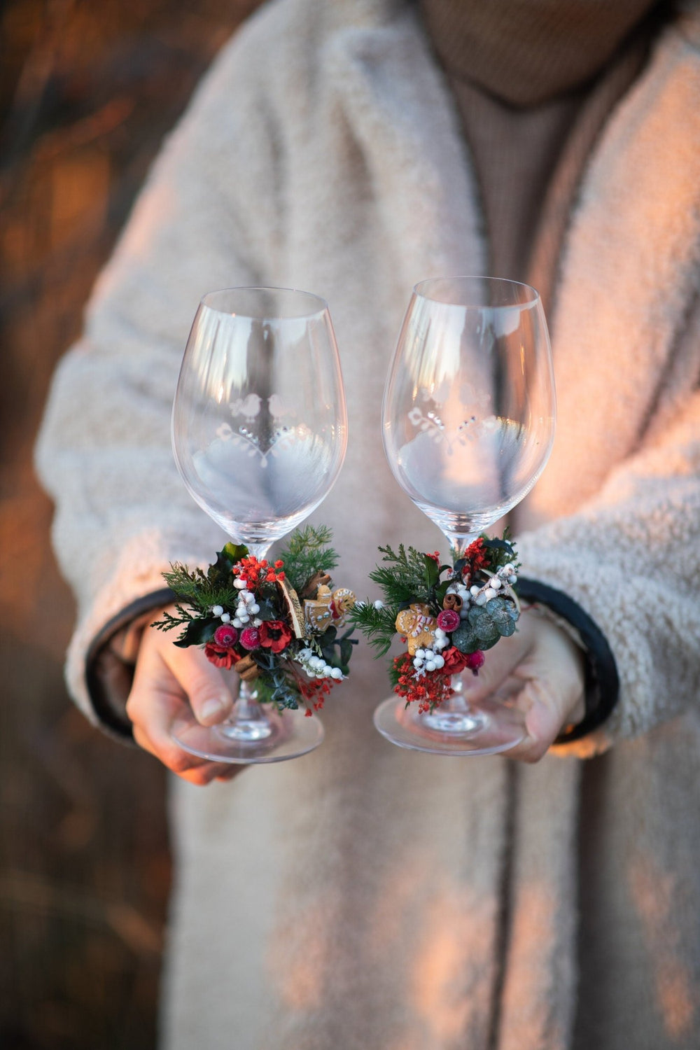 Floral Christmas Wedding Glasses: Bride and Groom Decoration – handmade floral hair accessory by magaela