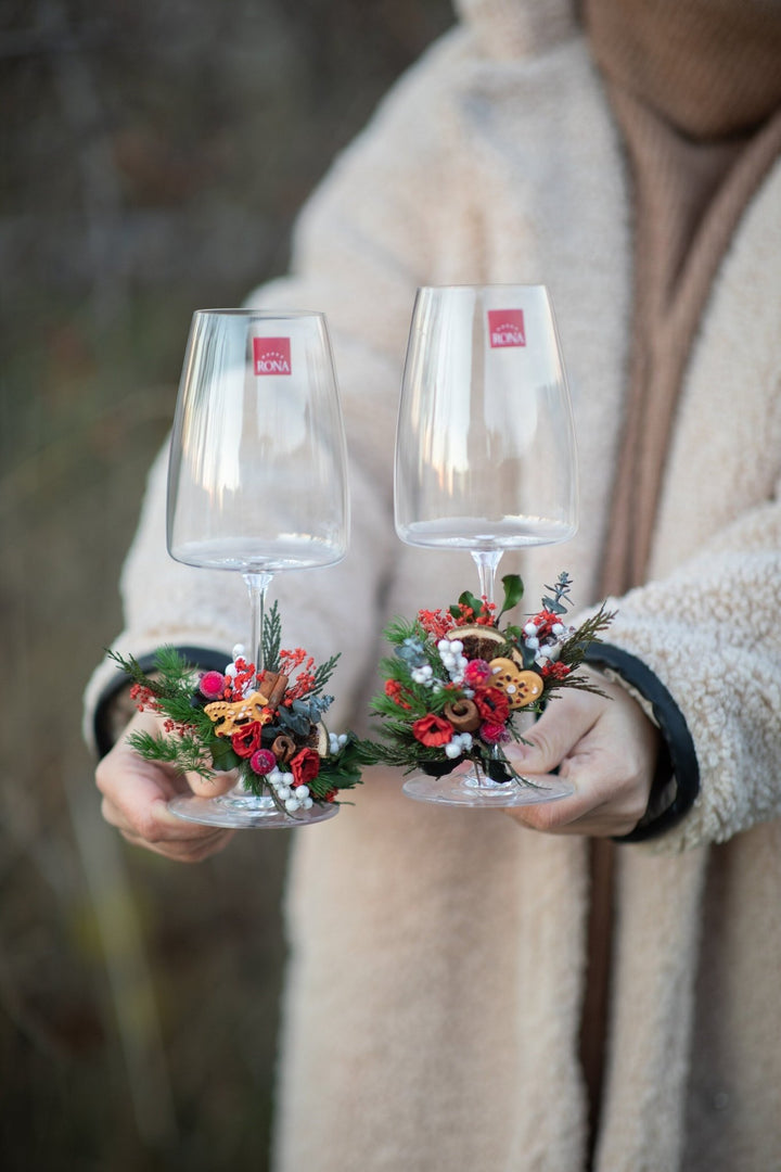 Floral Christmas Wedding Glasses: Bride and Groom Decoration – handmade floral hair accessory by magaela