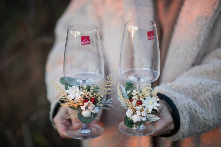Floral Christmas Wedding Glasses: Bride and Groom Champagne Flutes – handmade floral hair accessory by magaela