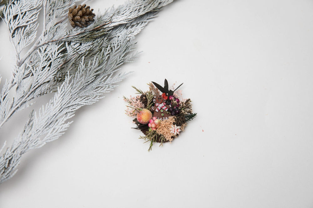 Christmas Gingerbread Flower Brooch: Handmade Winter Holiday Pin – handmade floral hair accessory by magaela