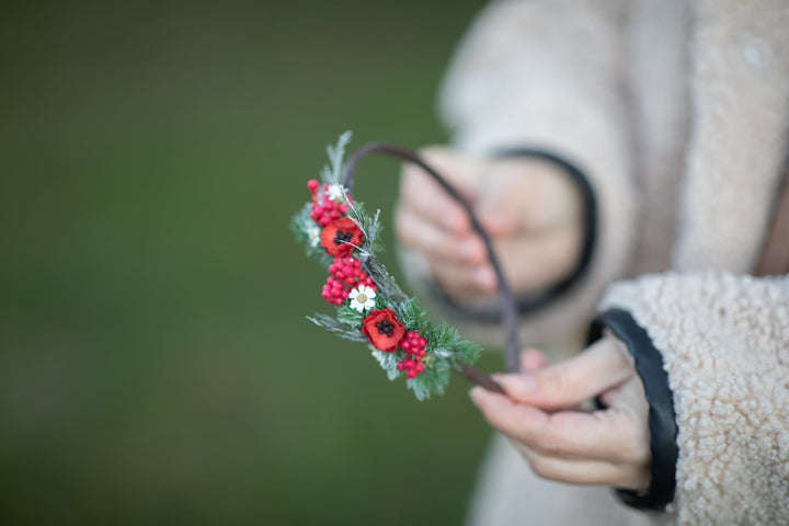 Christmas Flower Headband – Winter Berry Headband, Red Berries & Floral Hair Accessory, Handmade Holiday Hairpiece – handmade floral hair accessory by magaela