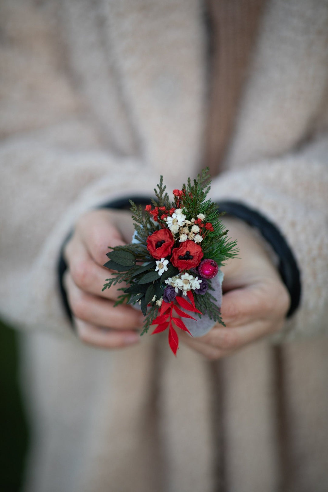 Christmas Flower Brooch: Winter Wedding Coat Pin – handmade floral hair accessory by magaela