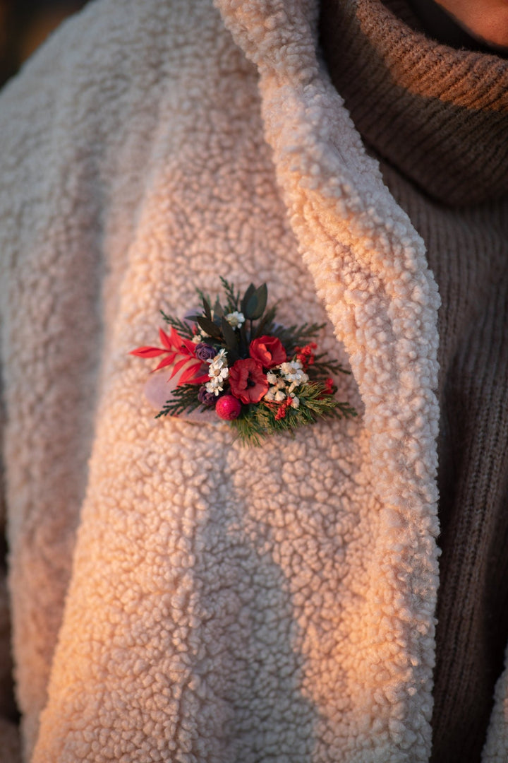 Christmas Flower Brooch: Winter Wedding Coat Pin – handmade floral hair accessory by magaela