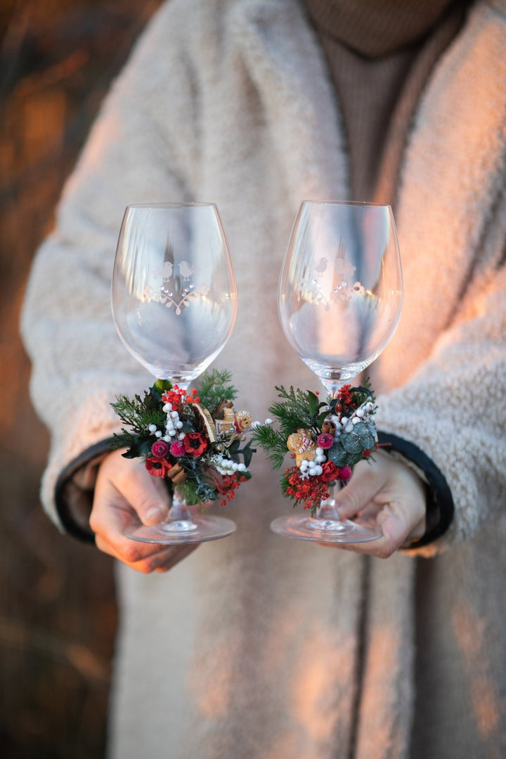 Floral Christmas Wedding Glasses: Bride and Groom Decoration – handmade floral hair accessory by magaela