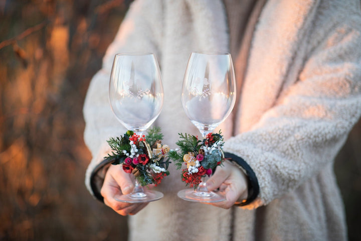 Floral Christmas Wedding Glasses: Bride and Groom Decoration – handmade floral hair accessory by magaela