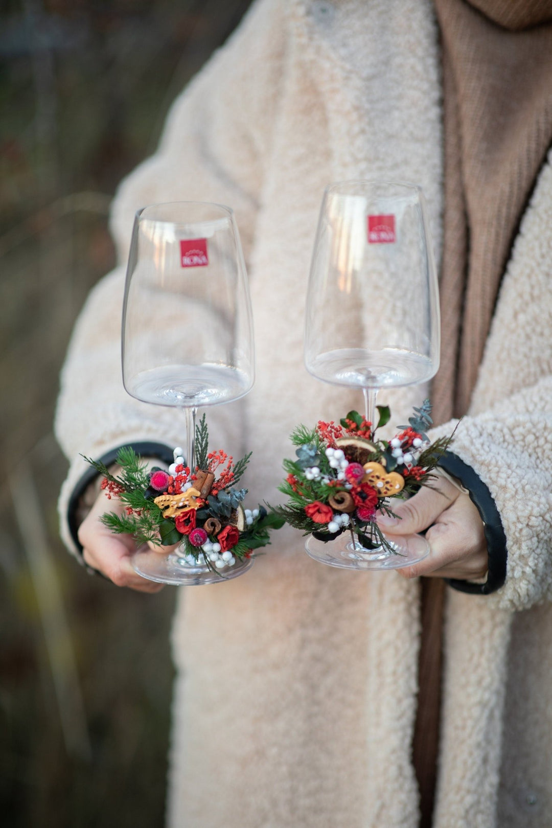 Floral Christmas Wedding Glasses: Bride and Groom Decoration – handmade floral hair accessory by magaela