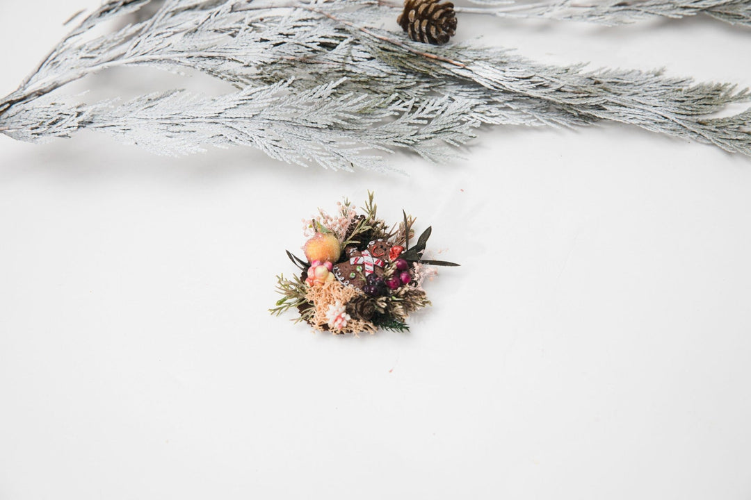 Christmas Gingerbread Flower Brooch: Handmade Winter Holiday Pin – handmade floral hair accessory by magaela