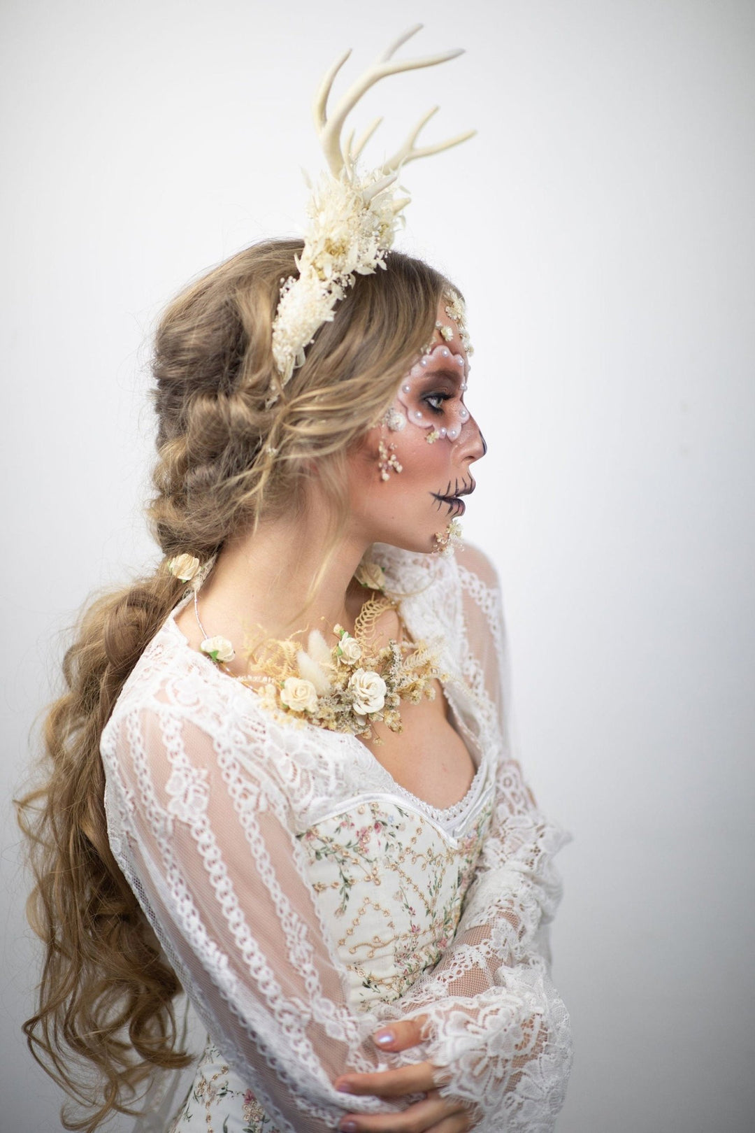 Beige Flower Crown with Antlers: Halloween Bridal Headpiece – handmade floral hair accessory by magaela