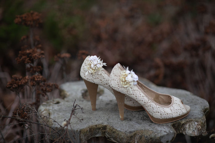 Beige Flower Bridal Shoe Clips: Ivory Wedding Accessories – handmade floral hair accessory by magaela
