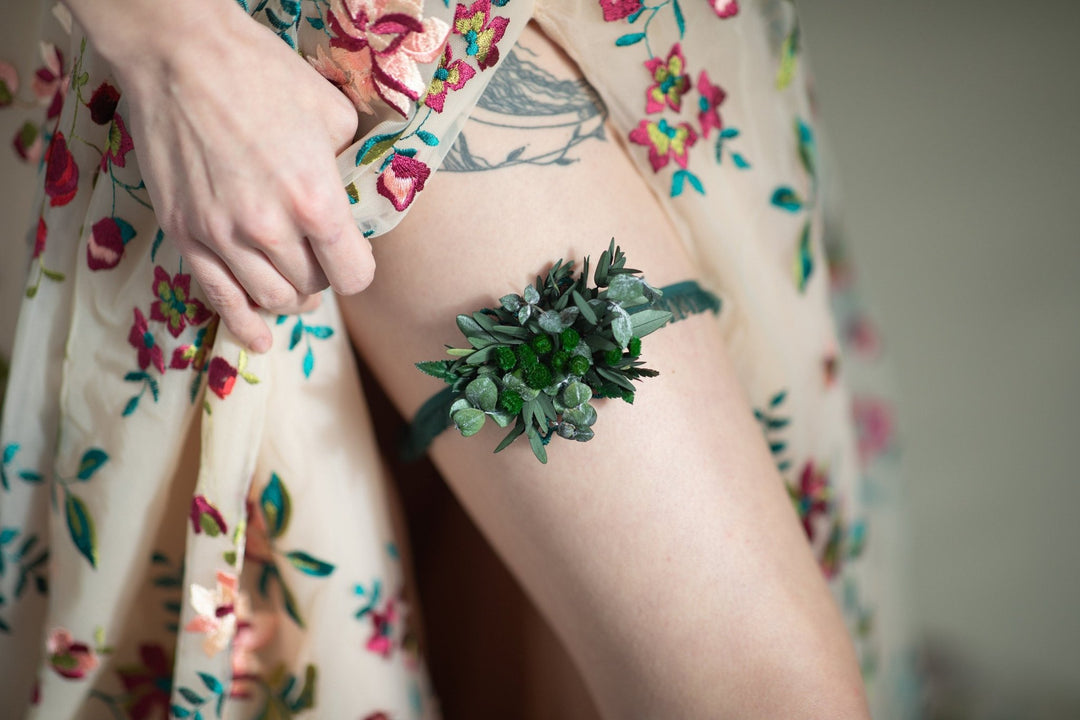 Greenery Bridal Garter: Preserved Flower Wedding Toss Garter – handmade floral hair accessory by magaela