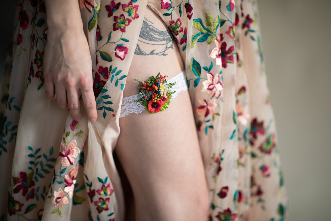 Poppy Flower Bridal Garter: Red & White Lace Wedding Accessory – handmade floral hair accessory by magaela