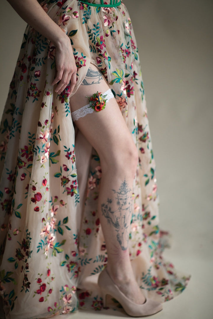 Poppy Flower Bridal Garter: Red & White Lace Wedding Accessory – handmade floral hair accessory by magaela