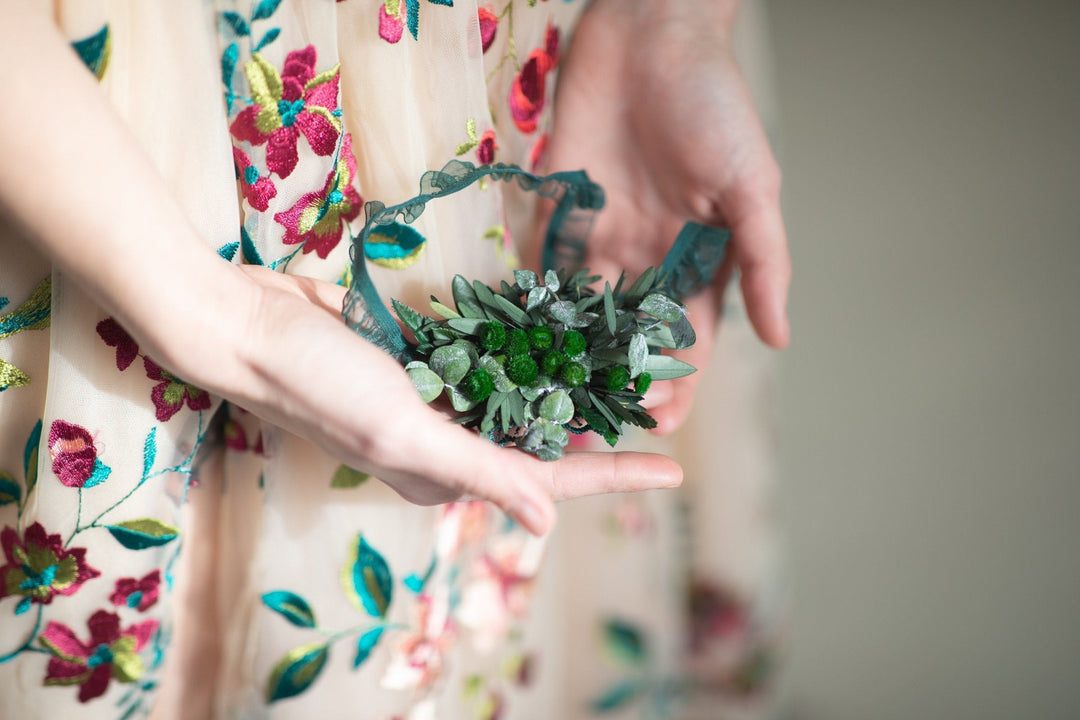 Greenery Bridal Garter: Preserved Flower Wedding Toss Garter – handmade floral hair accessory by magaela