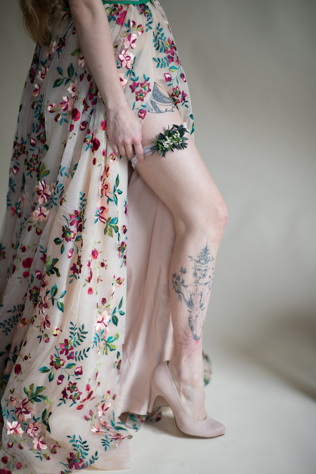 Greenery Bridal Garter: Preserved Flower Wedding Toss Garter – handmade floral hair accessory by magaela