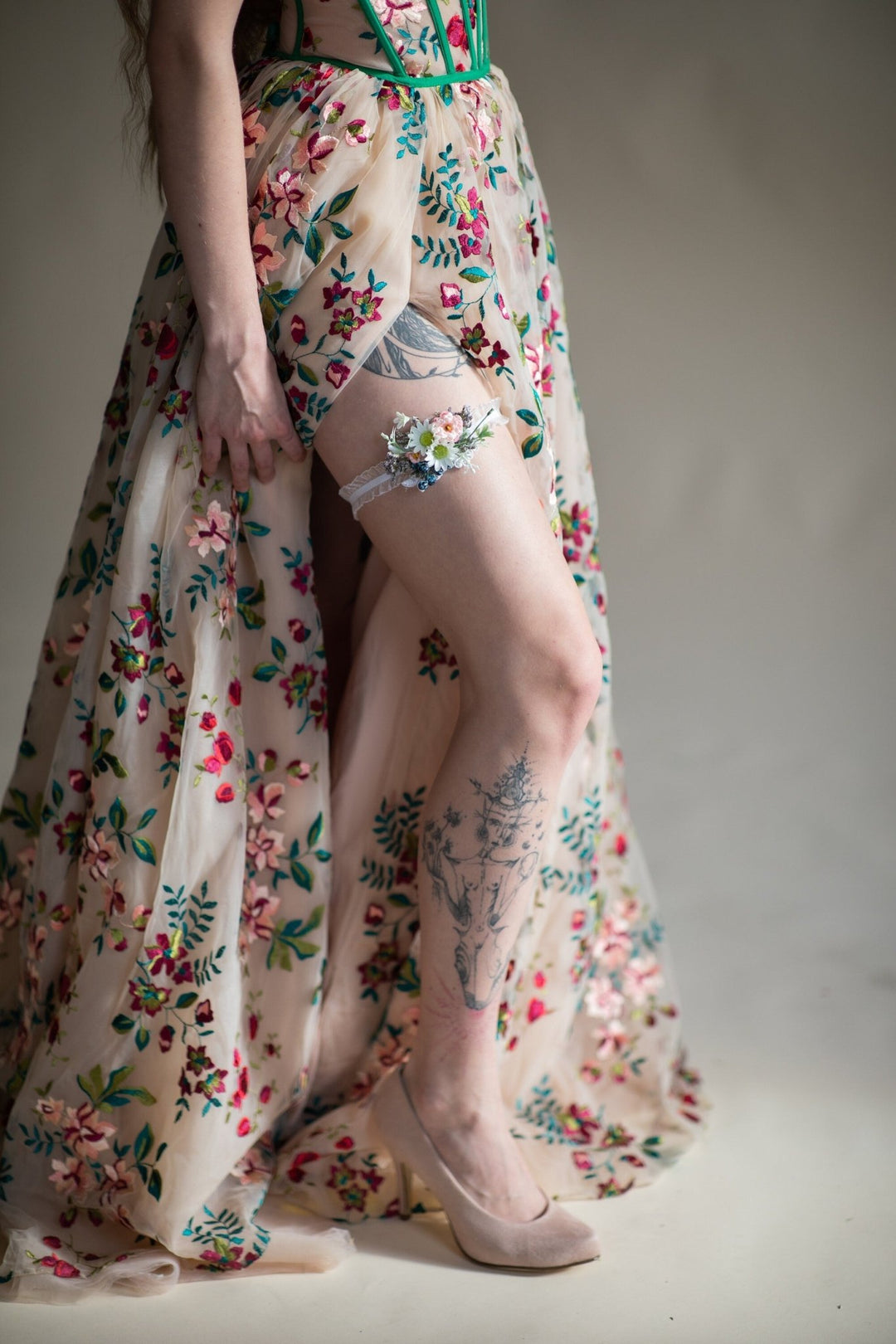 Floral Wedding Garter: Customisable Lace, Blueberries, Pale Pink – handmade floral hair accessory by magaela