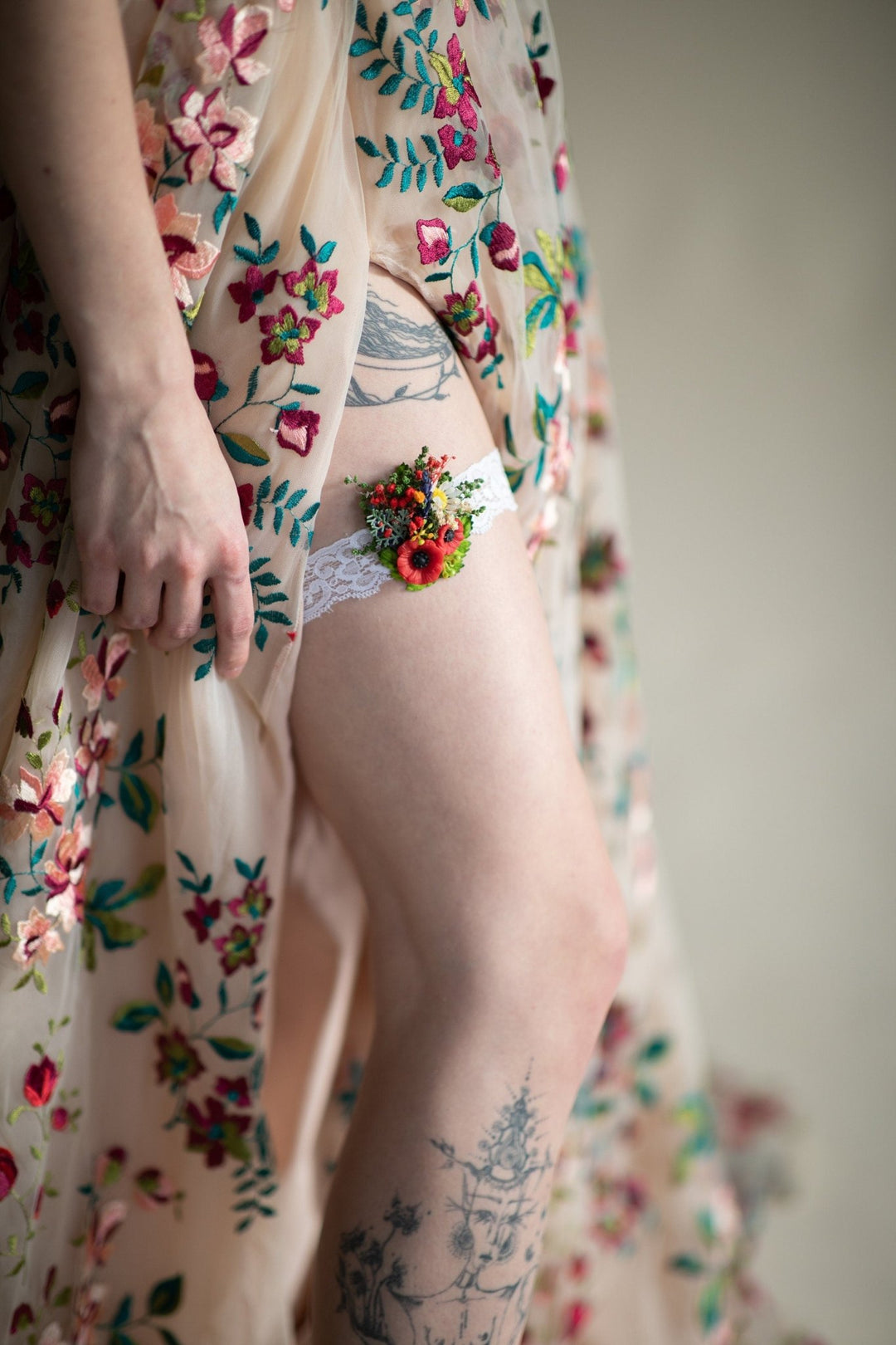 Poppy Flower Bridal Garter: Red & White Lace Wedding Accessory – handmade floral hair accessory by magaela