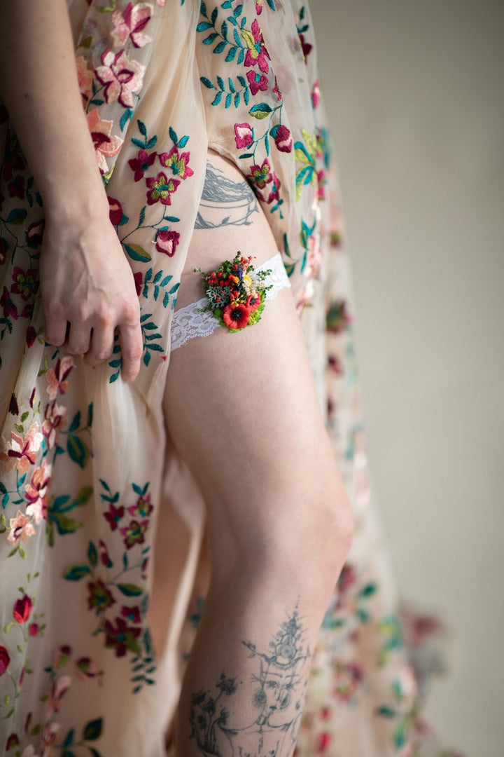 Poppy Flower Bridal Garter: Red & White Lace Wedding Accessory – handmade floral hair accessory by magaela