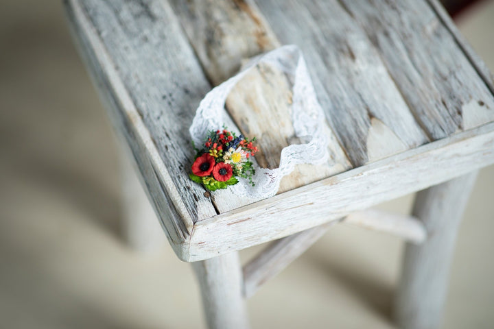 Poppy Flower Bridal Garter: Red & White Lace Wedding Accessory – handmade floral hair accessory by magaela