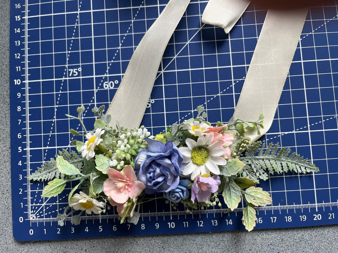 Daisy Wedding Belt: Meadow Flower Bridal Sash with Ribbon – handmade floral hair accessory by magaela