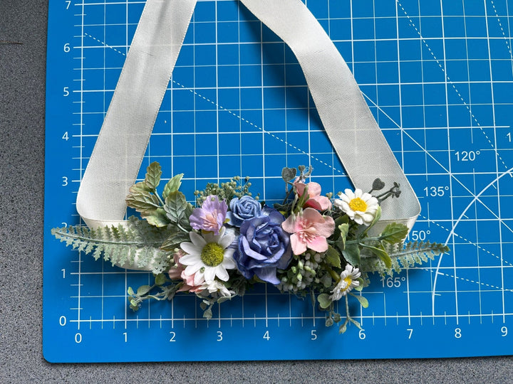 Daisy Wedding Belt: Meadow Flower Bridal Sash with Ribbon – handmade floral hair accessory by magaela