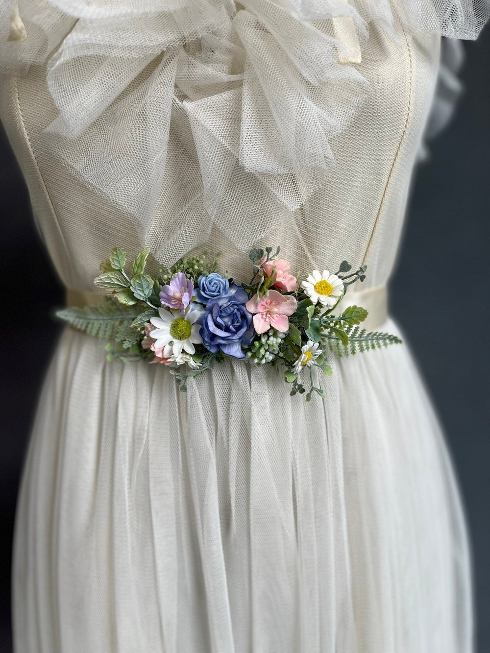 Daisy Wedding Belt: Meadow Flower Bridal Sash with Ribbon – handmade floral hair accessory by magaela