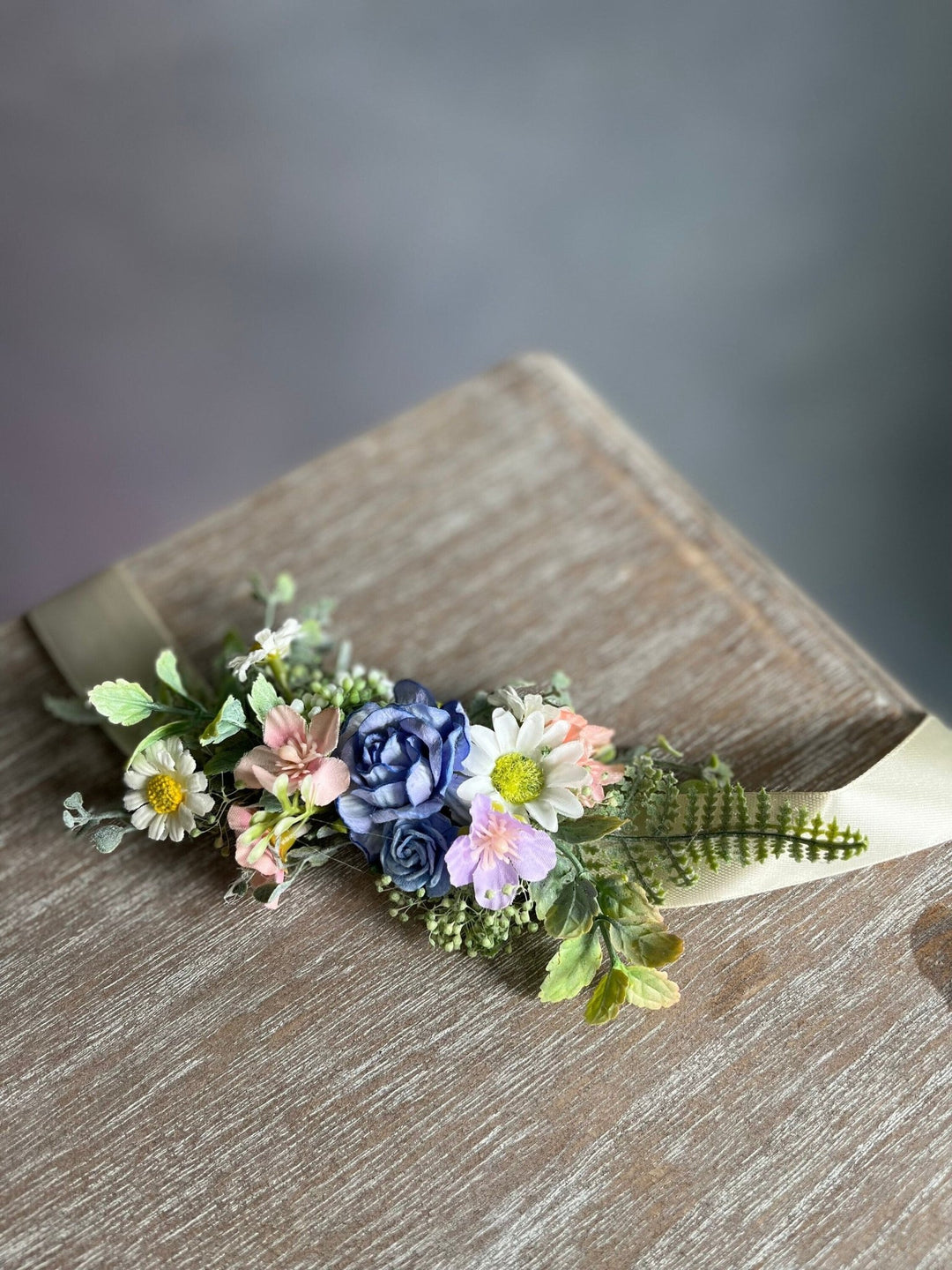 Daisy Wedding Belt: Meadow Flower Bridal Sash with Ribbon – handmade floral hair accessory by magaela