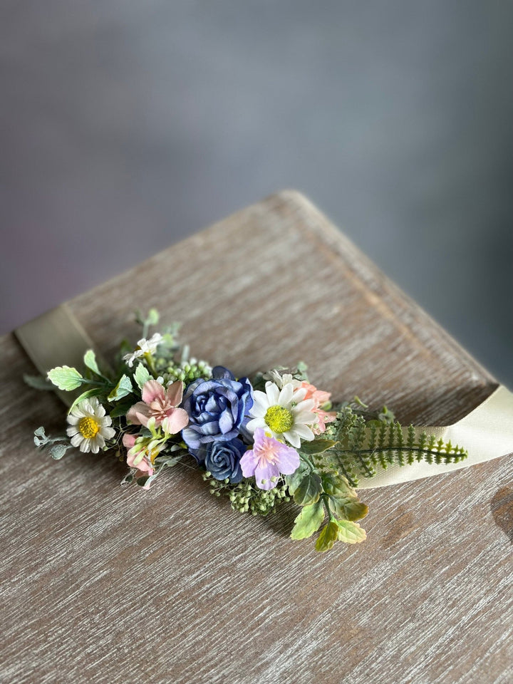 Daisy Wedding Belt: Meadow Flower Bridal Sash with Ribbon – handmade floral hair accessory by magaela