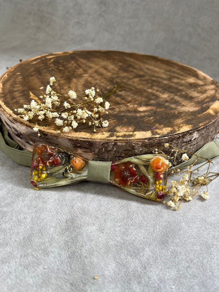 Resin Flower Bow Tie: Meadow Wedding Groom Accessory – handmade floral hair accessory by magaela