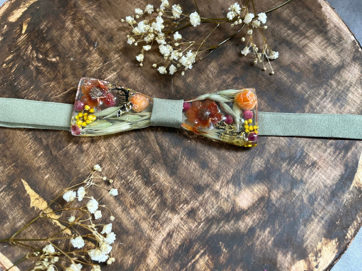 Resin Flower Bow Tie: Meadow Wedding Groom Accessory – handmade floral hair accessory by magaela
