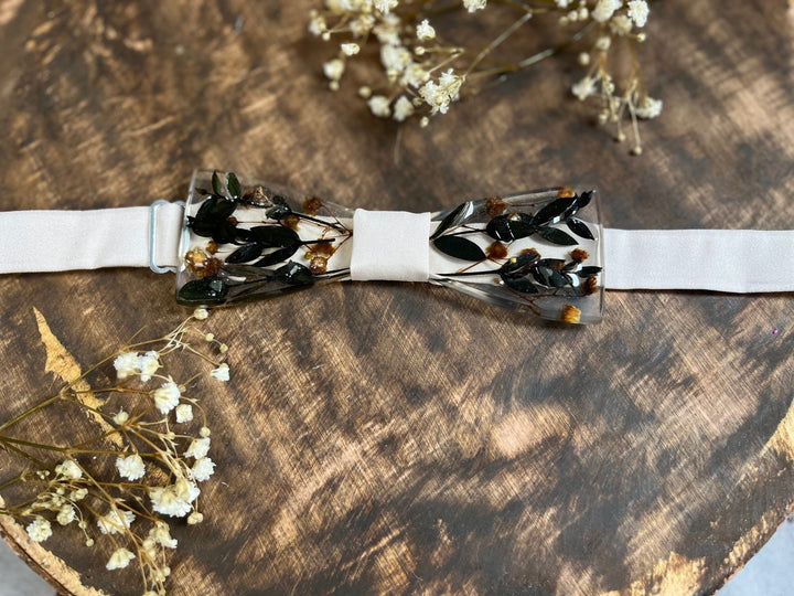 Resin Flower Bow Tie: Botanical Wedding Groom Accessory – handmade floral hair accessory by magaela