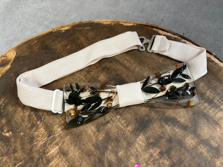 Resin Flower Bow Tie: Botanical Wedding Groom Accessory – handmade floral hair accessory by magaela