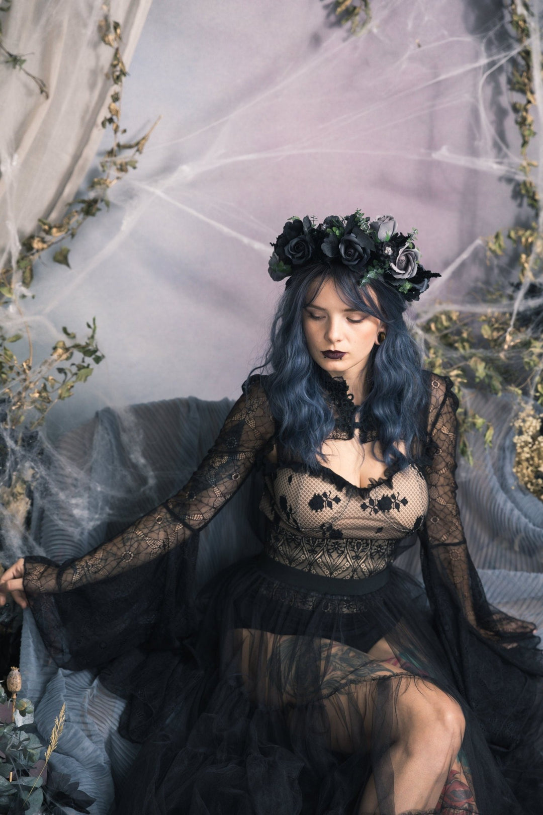 Black Rose Flower Crown: Gothic Halloween Wedding Headpiece – handmade floral hair accessory by magaela