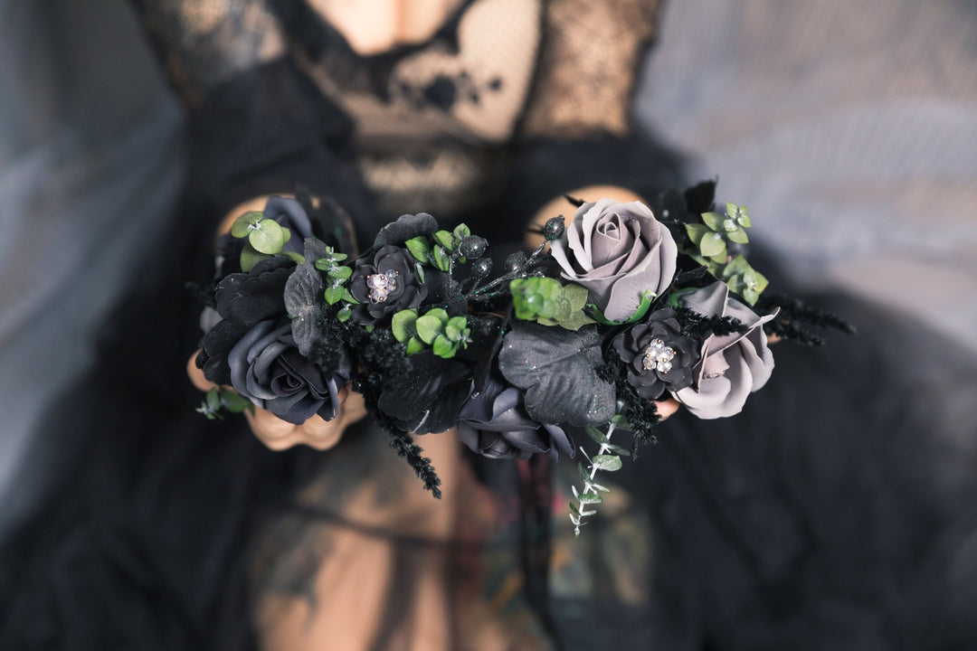 Black Rose Flower Crown: Gothic Halloween Wedding Headpiece – handmade floral hair accessory by magaela