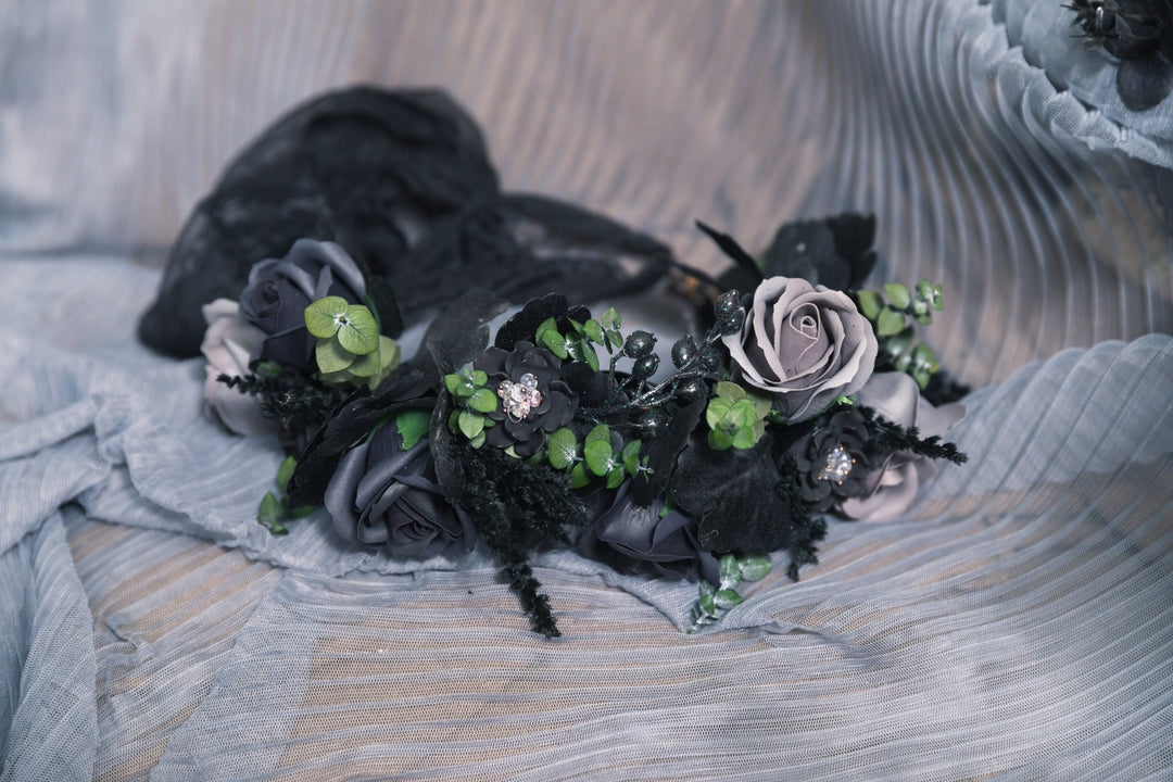 Black Rose Flower Crown: Gothic Halloween Wedding Headpiece – handmade floral hair accessory by magaela
