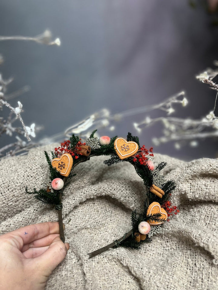 Christmas Flower Headband: Gingerbread Heart Winter Hairband – handmade floral hair accessory by magaela